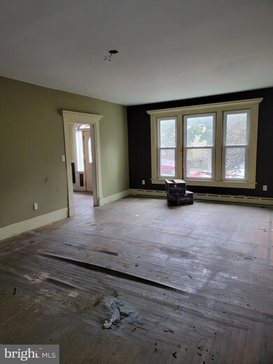 208 N Lehigh St, Tamaqua, PA 18252 - photo 4