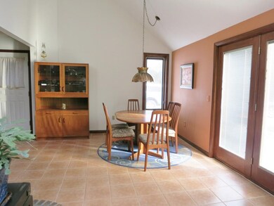 138 Lily Pond Cir, Richmond, VT 05477 - photo 4