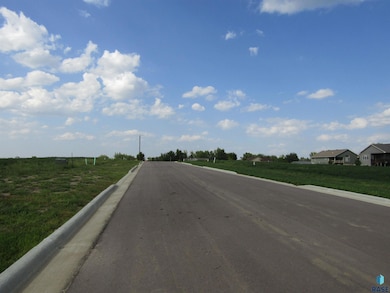 302 S Benjamin St, Humboldt, SD 57106 - photo 5