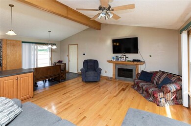 5002 SW 16th St, Des Moines, IA 50315 - photo 2