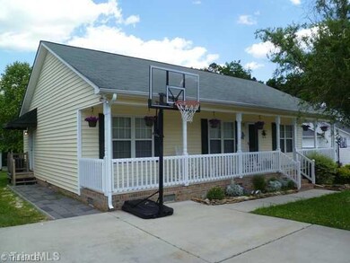 3627 Southpark Dr, High Point, NC 27263 - photo 2