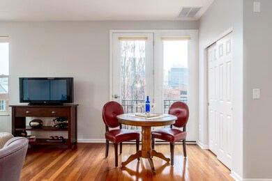 326 S 3rd -3 05