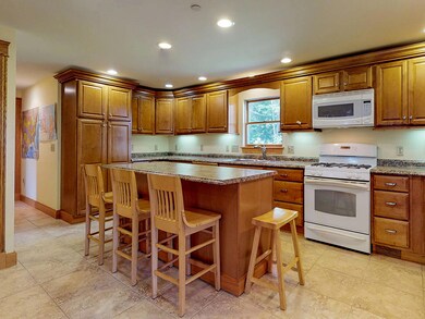 001-71MaplecrestInterior