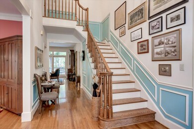 4 Foyer