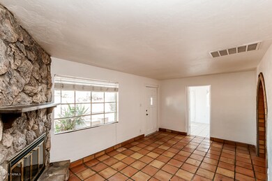 5674_E_25th_St_AZ-2