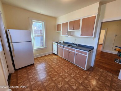 554 N 5th St unit 1, Stroudsburg, PA 18360 - photo 2