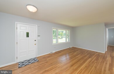 136 Longview Dr, Catonsville, MD 21228 - photo 3