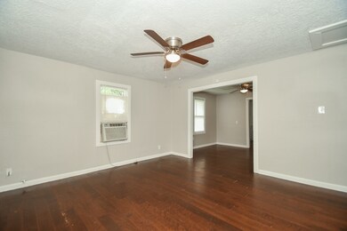 744 Lovers Ln, Houston, TX 77091 - photo 5