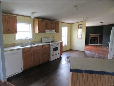 Kitchen looking to family room