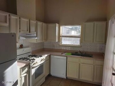 136 Barrel Cactus Dr, Horizon City, TX 79928 - photo 5