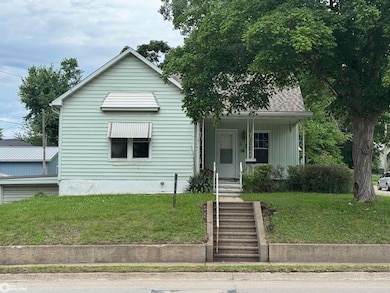 613 W Maple St, Centerville, IA 52544 - photo 2