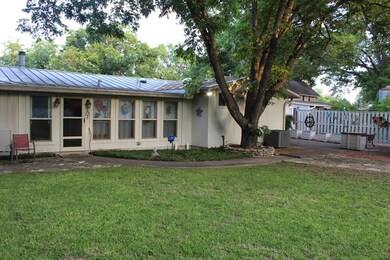 506 N Pecan St, Fredericksburg, TX 78624 - photo 3