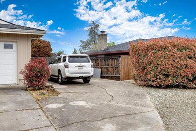 2416 Amaryllis St, Medford, OR 97504 - photo 2