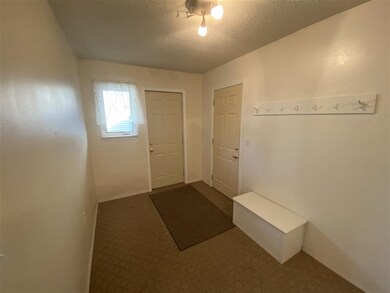 2803 Oak Crest Ct NW, Cedar Rapids, IA 52405 - photo 4