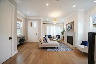 820 E 25th St, Houston, TX 77009 - photo 2