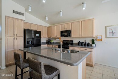 Nice sized kitchen island!