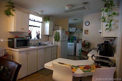 unlisted-address, Davie, FL 33325 - photo 6