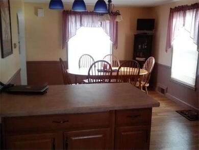 75 S Branch Pkwy, Springfield, MA 01118 - photo 5