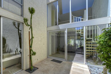 002_Courtyard