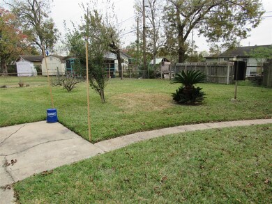 410 Barkley St, Houston, TX 77022 - photo 3