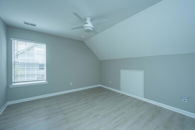 2176KingsGateLn024