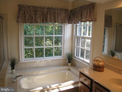 20616 Belwood Ct, Sterling, VA 20165 - photo 7