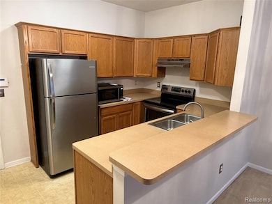 41290 Maplewood Dr unit 2, Canton, MI 48187 - photo 5