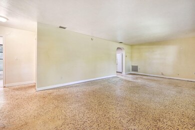 145 W Suwannee Lane Living Room