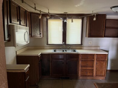 117 Clark St, Chenoa, IL 61726 - photo 6