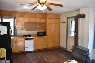 1417 Mountainside Rd, Berkeley Springs, WV 25411 - photo 3