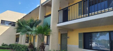 818 Meadows Cir, Boynton Beach, FL 33436 - photo 2