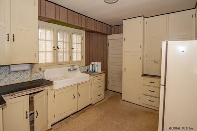 19 Bruce St, Schenectady, NY 12302 - photo 5