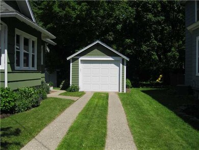 Parking Lot/Garage One car, detached garage