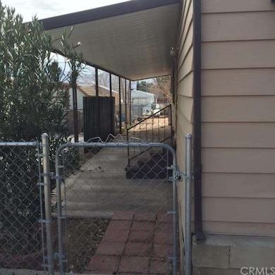 Side View Front Entry Yard