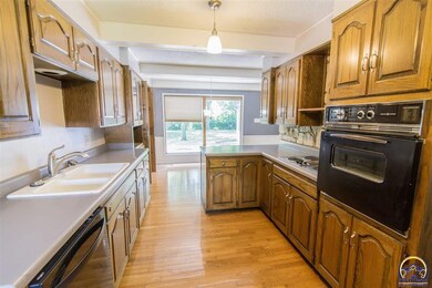 3525 SW Randolph Ave, Topeka, KS 66611 - photo 3