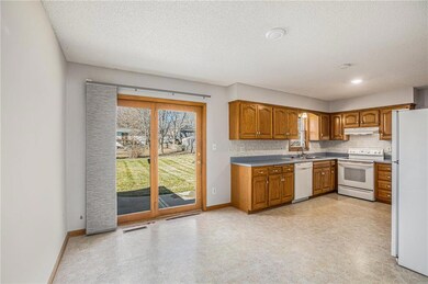 5560 Meadow View Dr, Shawnee, KS 66226 - photo 7