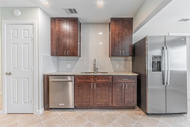 Kitchen with decorative backsplash