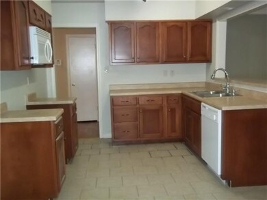 Kitchen are tile fioors