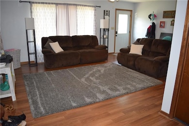 1011 N 8th Ave E, Newton, IA 50208 - photo 5