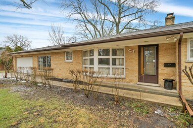 1079 Everett Ln, Des Plaines, IL 60018 - photo 2