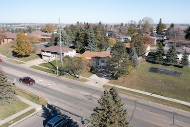 1135 N 26th St, Bismarck, ND 58501 - photo 2