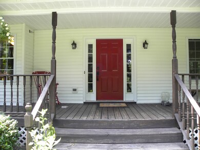 136 Davis Ct, Stroudsburg, PA 18360 - photo 2