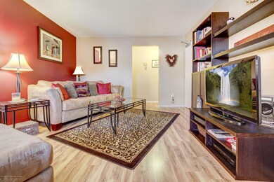 009_Family Room