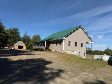 551 E Sangerville Rd, Sangerville, ME 04479 - photo 3