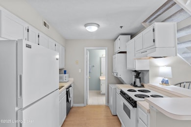 1174 Neon Way unit 10, Louisville, KY 40204 - photo 6