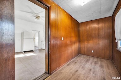 408 S 2nd St, Pekin, IL 61554 - photo 6