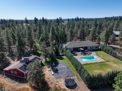 67555 Cloverdale Rd-52