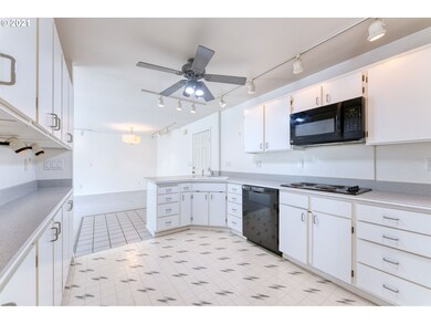 1445 Seacrest Ln unit 4, Brookings, OR 97415 - photo 5