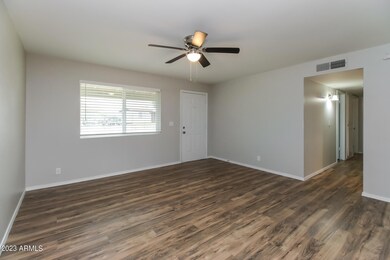 002-photo-living-room-10510667