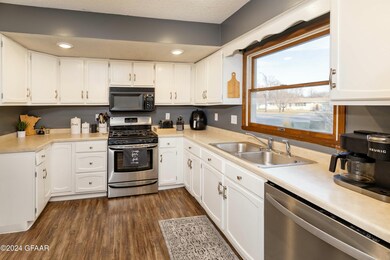 1501 19th St NW, East Grand Forks, MN 56721 - photo 7